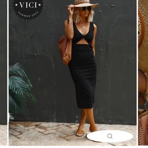 Timeless beauty Vici black dress